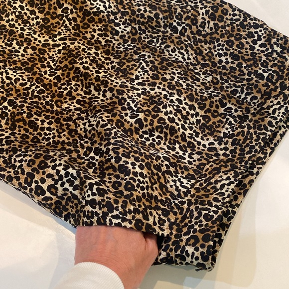 Will Smith Leopard print pencil skirt 20”, side zip, kick flap @ back EUC size 4 - Picture 7 of 15